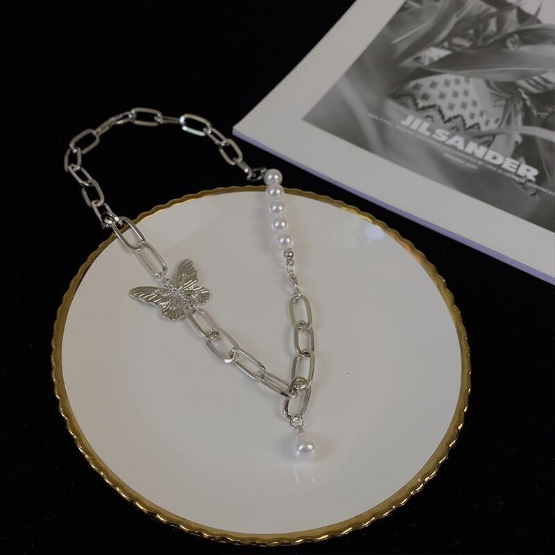 Vòng cổ Dáng Ngắn Phối Mặt Hình Bướm Đính Ngọc Trai Thời Trang Cá Tính