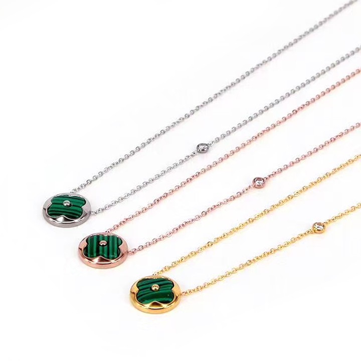 DÂY CHUYỀN TITAN HOA L V NỀN XANH TN186 siêu đẹp, bền màu, chuẩn thời trang