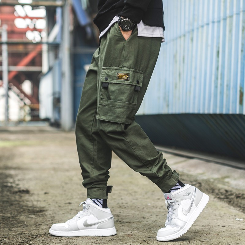 Quần Jogger KAKI Nam Hàn Quốc Cao Cấp Dáng Trơn Basic Dán Gấu Trẻ Trung ZENKODLMEN JOGGER NAM 9000056C1