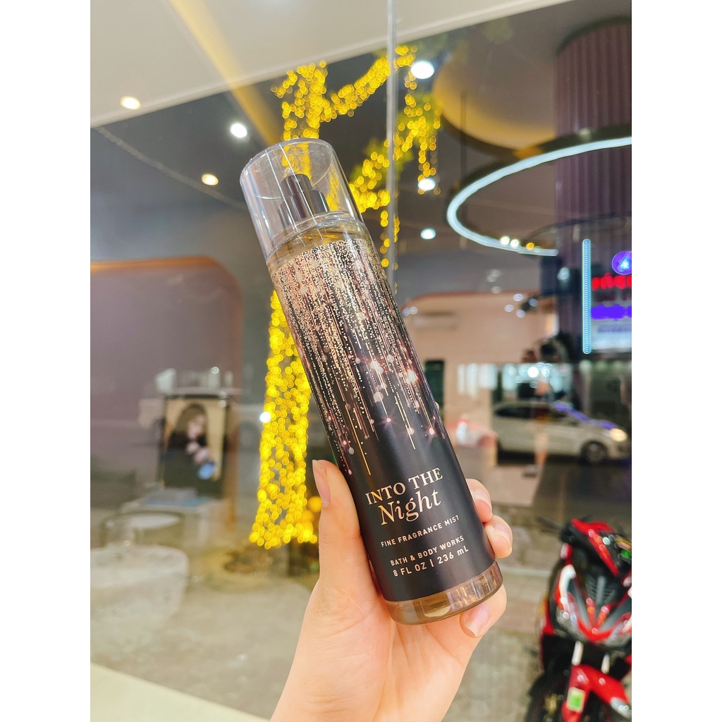 Xịt thơm body Into The Night - Bath and Body Works 236ml