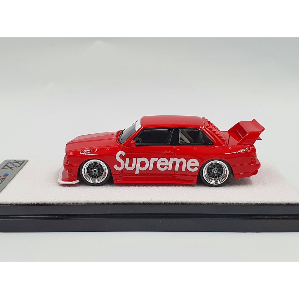 Xe Mô Hình BMW M3 &quot; E30 &quot; ZwingFils &quot; Supreme in Red limited to 399 1:64 ERROR (Đỏ Supreme)