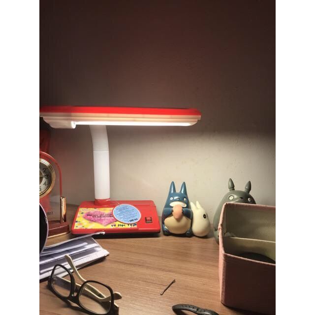 Đèn học để bàn