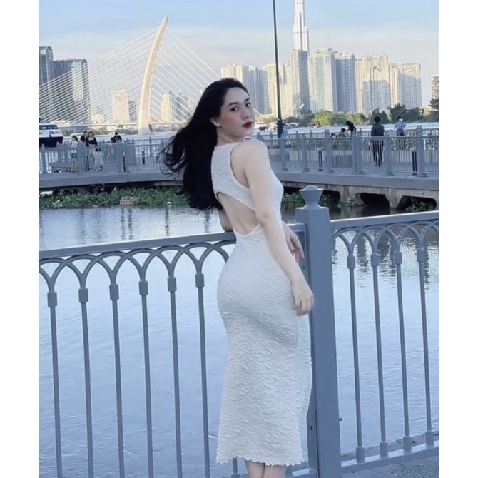 Đầm body xốp nhăn cut out lưng