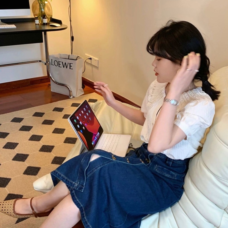 Áo Tay Ngắn Phối Ren Hoa Thiết Kế Hợp Thời Trang