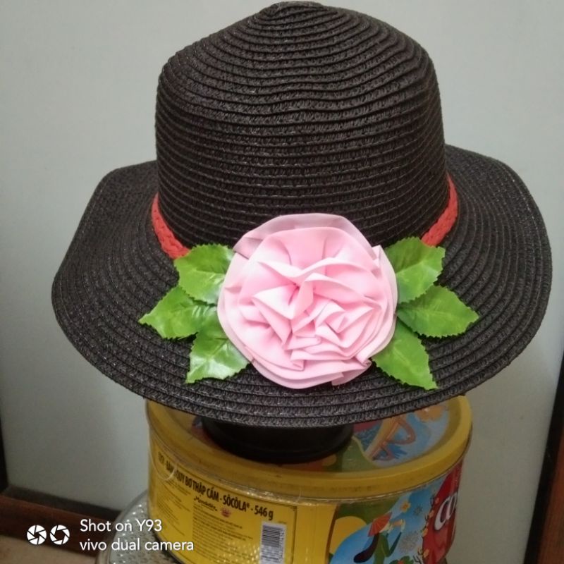 Mũ nan đen vành rộng