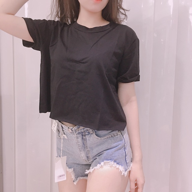 Áo Croptop trơn 2 màu đen trắng LOVI