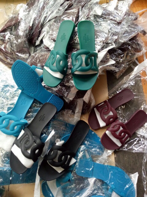 Dép xoắn HM dập logo