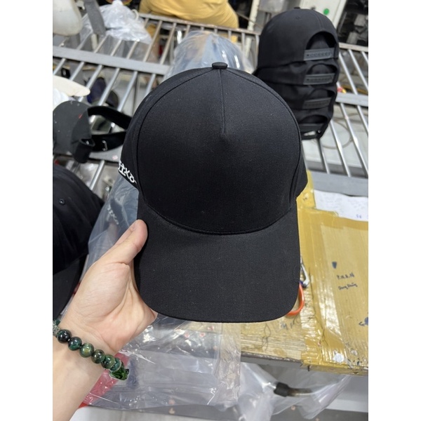Nón lưỡi trai thêu tên theo yêu cầu