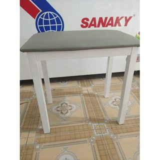 ghế trắng trang điểm