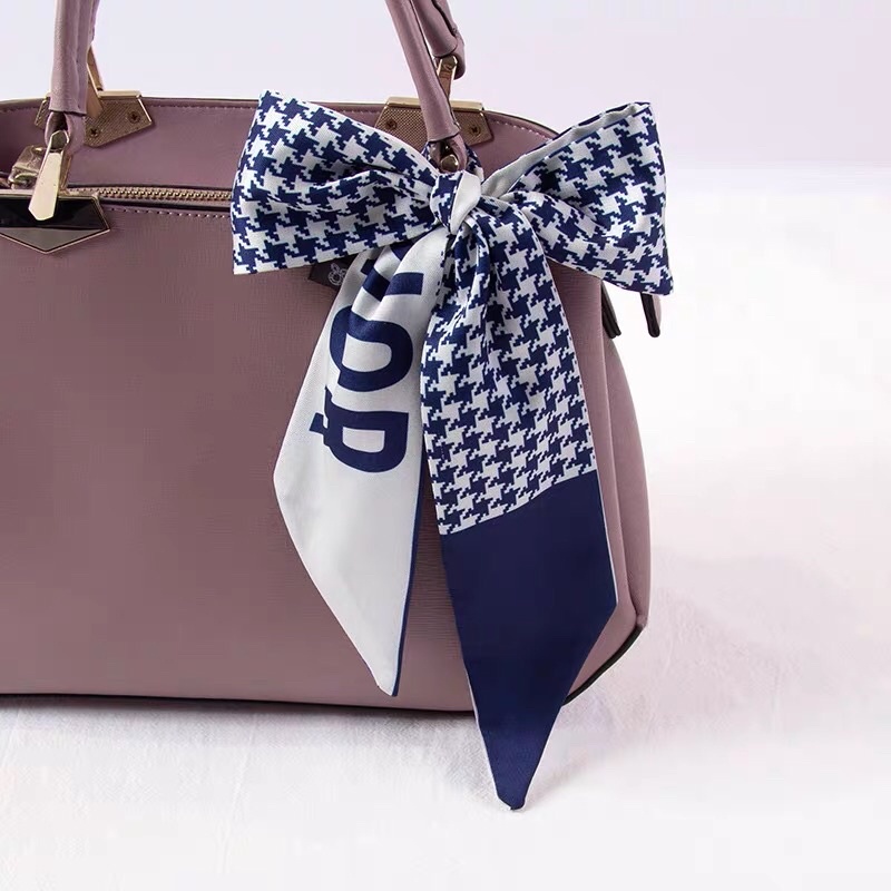 Khăn lụa làm phụ kiện thắt nơ túi, buộc tóc