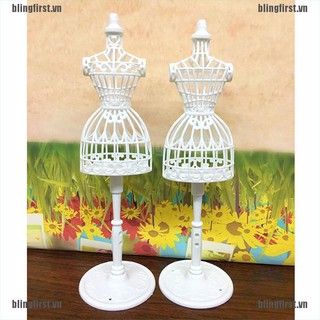 Giá trưng bày quần áo cho búp bê dễ thương xinh xắn