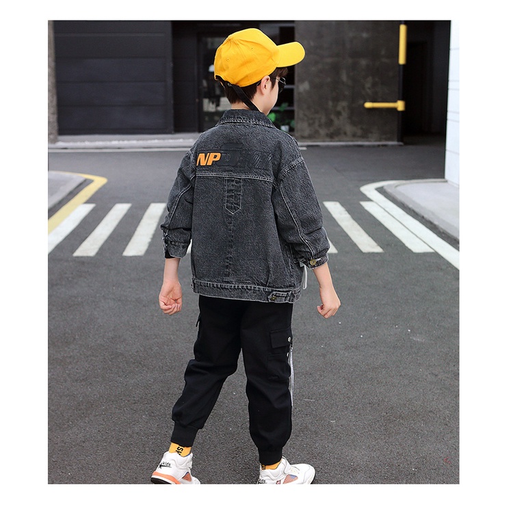 Áo khoác jean bé trai size đại TrueKids, Áo khoác jean bé trai phối hình in thêu nhiều hoạ tiết