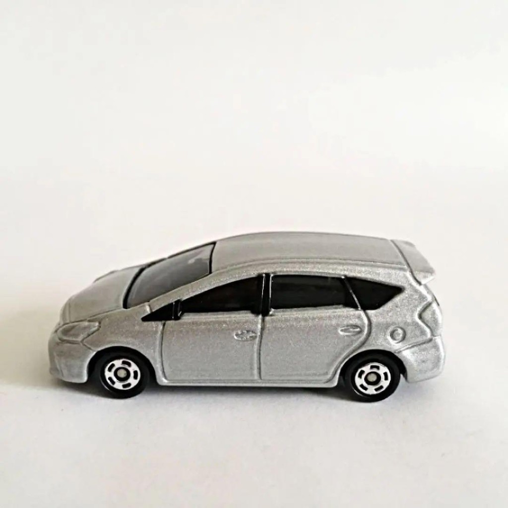 [Mã BMBAU50 giảm 7% đơn 99K] Xe mô hình đồ chơi TOMICA 86 Toyota Prius Alfa (1:64) TAKARA TOMY