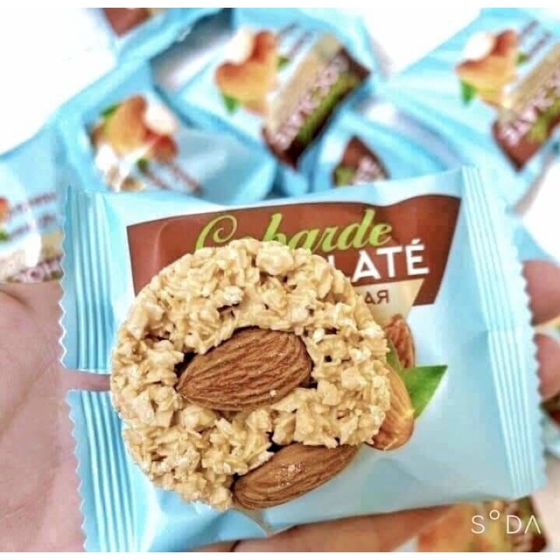 Bánh hạnh nhân ngũ cốc Date mới