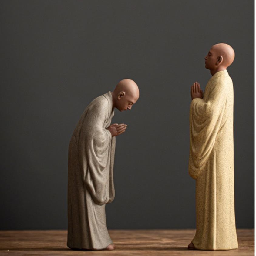 Tượng gốm Nhà sư bái phật- Tượng Tu sĩ thành tâm hướng phật