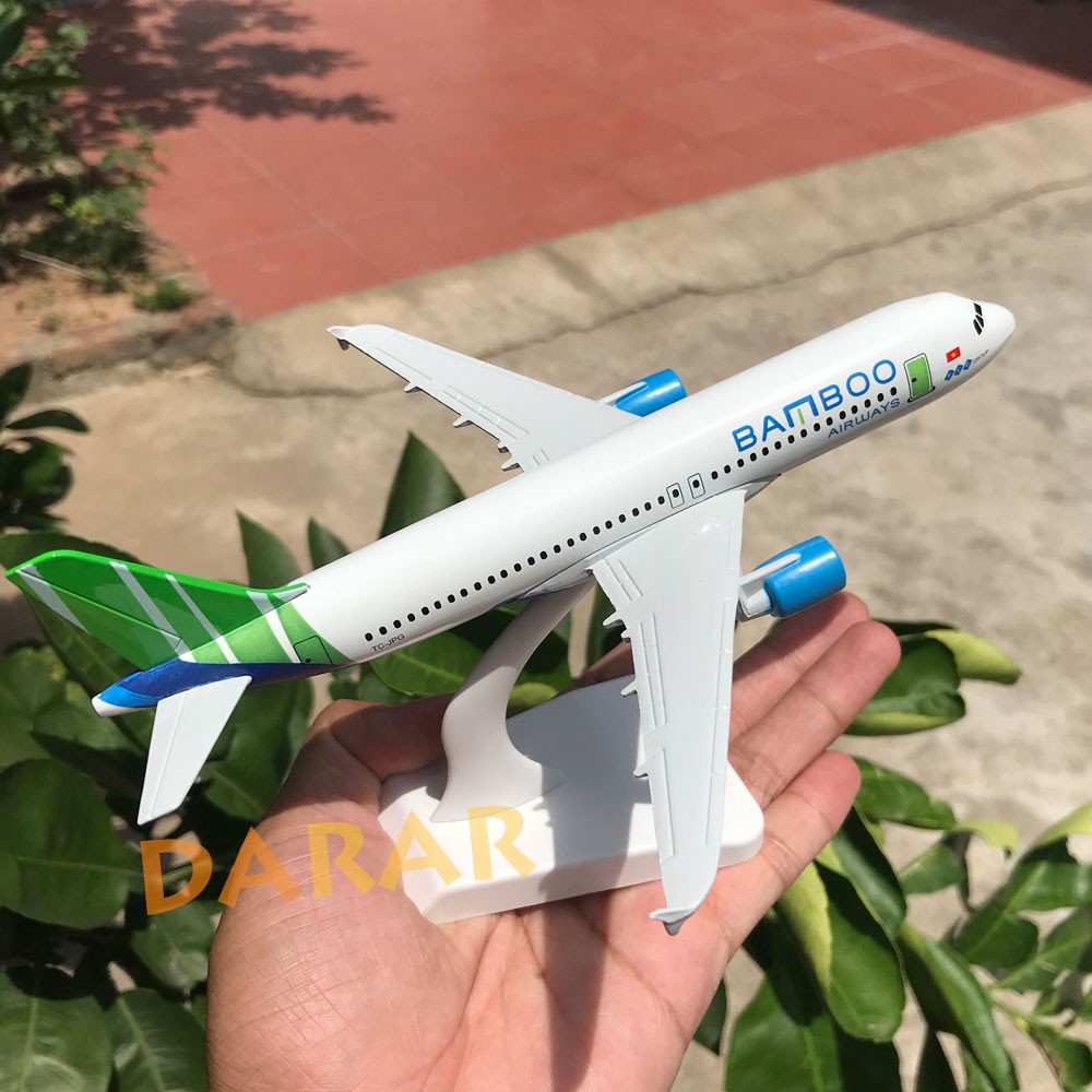 Mô Hình Máy Bay Bamboo Airways đúc Kim Loại có kèm đế trưng bày, trang trí bàn làm việc