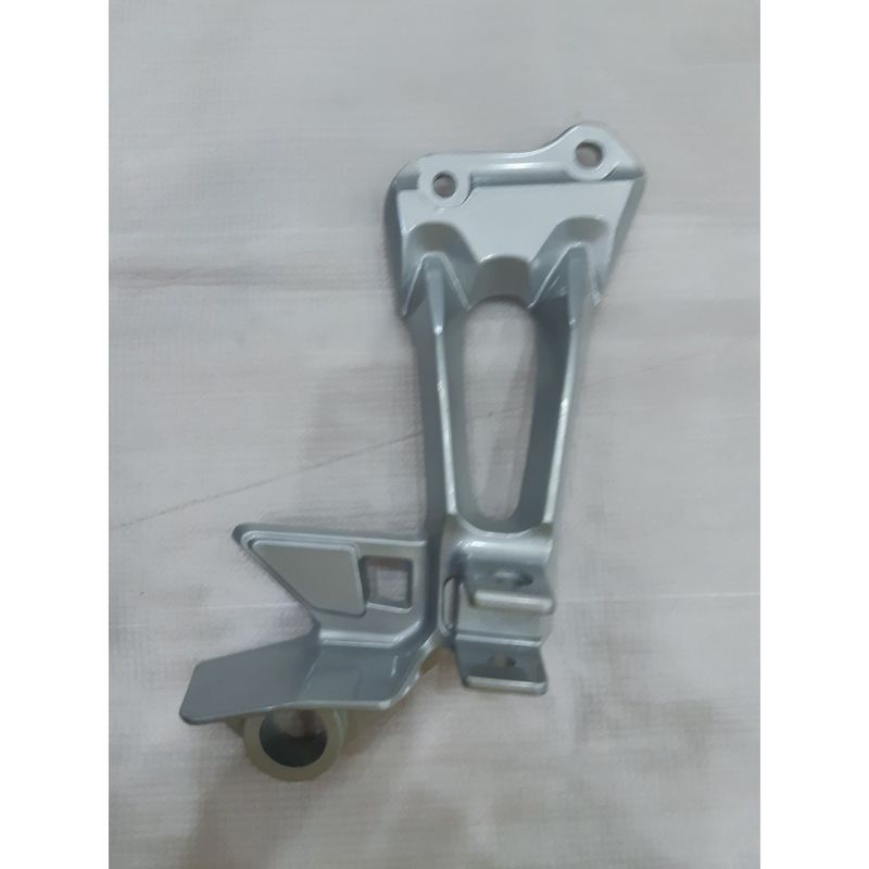 Gác Chân sau taurus zin chính hãng yamaha