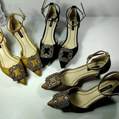 Châu âu và Hoa Kỳ Fan hollow giày 2018 mùa hè kim loại mới khóa từ khóa với tính khí cổ tích cao gót phụ nữ dép M534375
