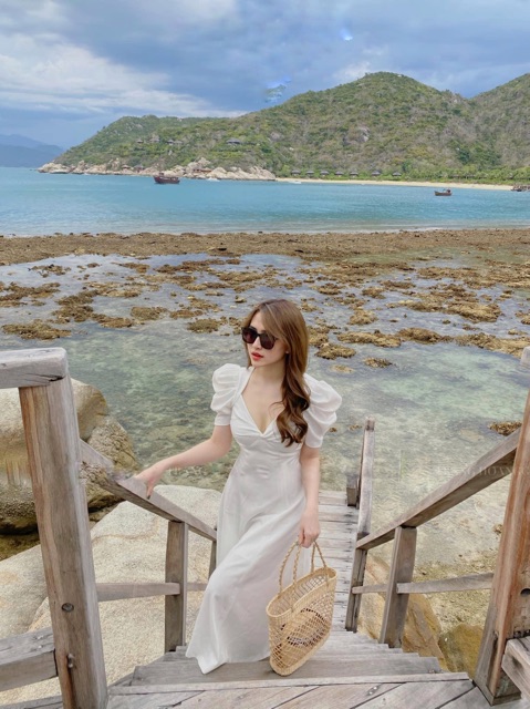 Đầm Maxi Trắng xoắn Ngực Tay Phồng | BigBuy360 - bigbuy360.vn