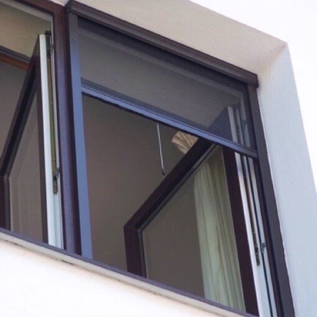 Cửa lưới chống muỗi dạng cuốn , kt 0,8 x 1,5 đầy đủ phụ kiện