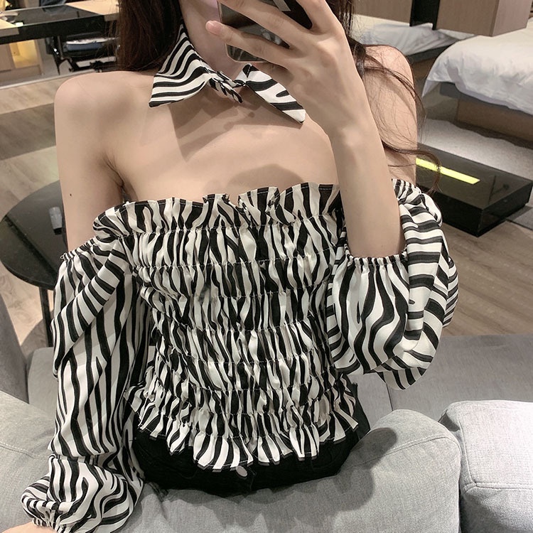 Áo Croptop Kẻ Sọc Hoạ Tiết Hoa Phong Cách Hàn Quốc