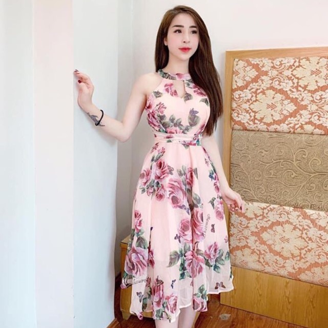 Váy xuông cổ yếm