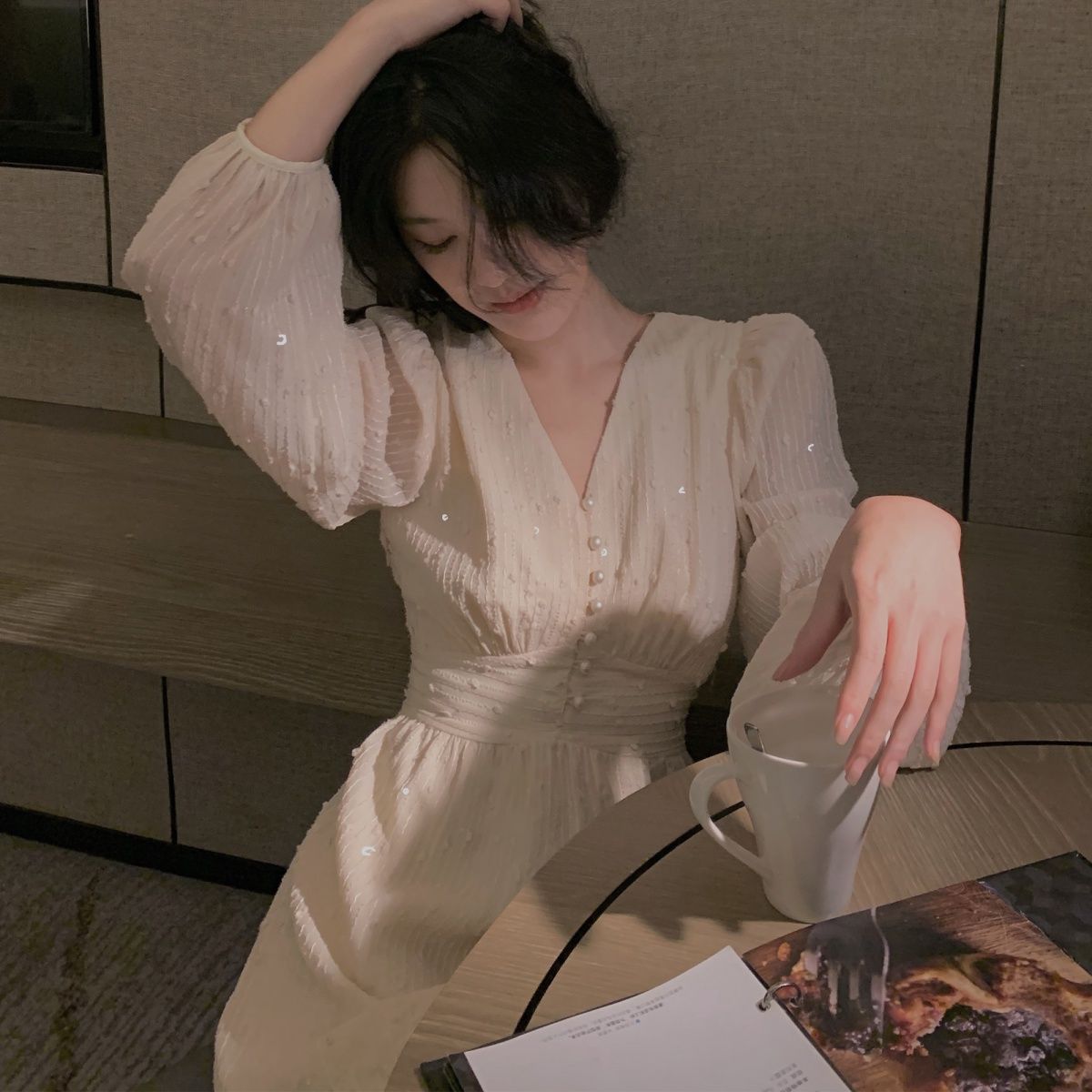 Autumn new apricot long-sleeved V-neck dress women | BigBuy360 - bigbuy360.vn