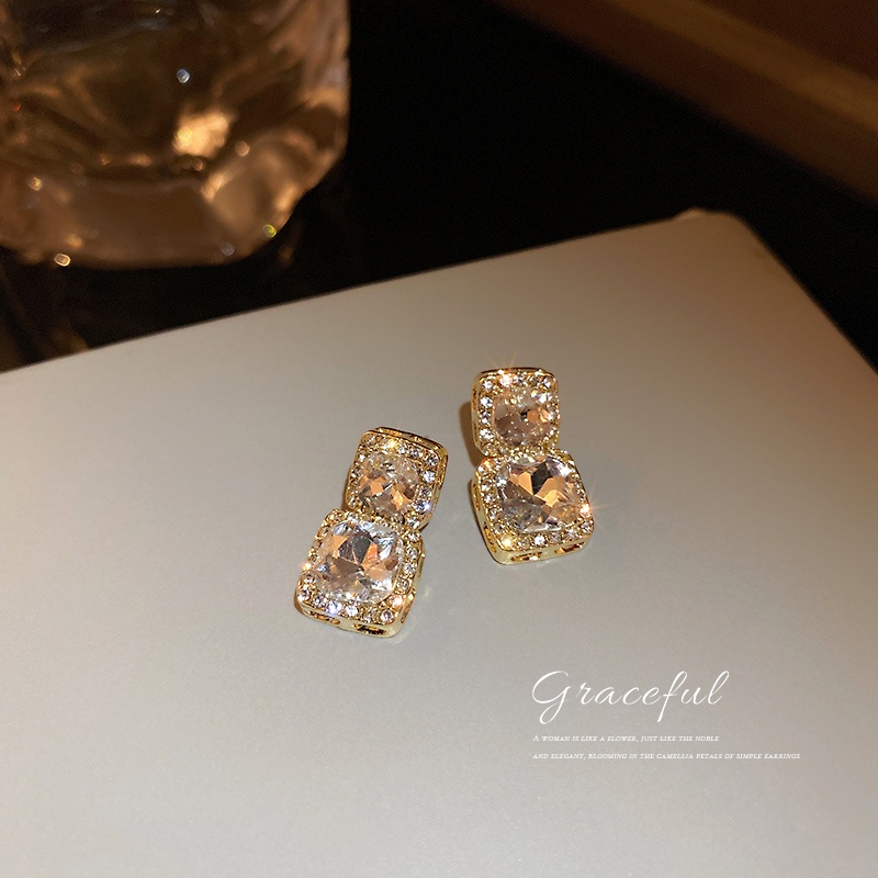 Khuyên Tai Hình Vuông Đính Đá Phong Cách Mới 2021 Dễ Phối Đồ Thời Trang Cá Tính Cho Nữ