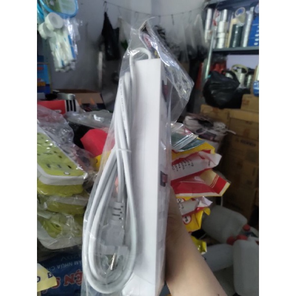 ổ cắm điện 2 công tắc 6 cắm đa năng