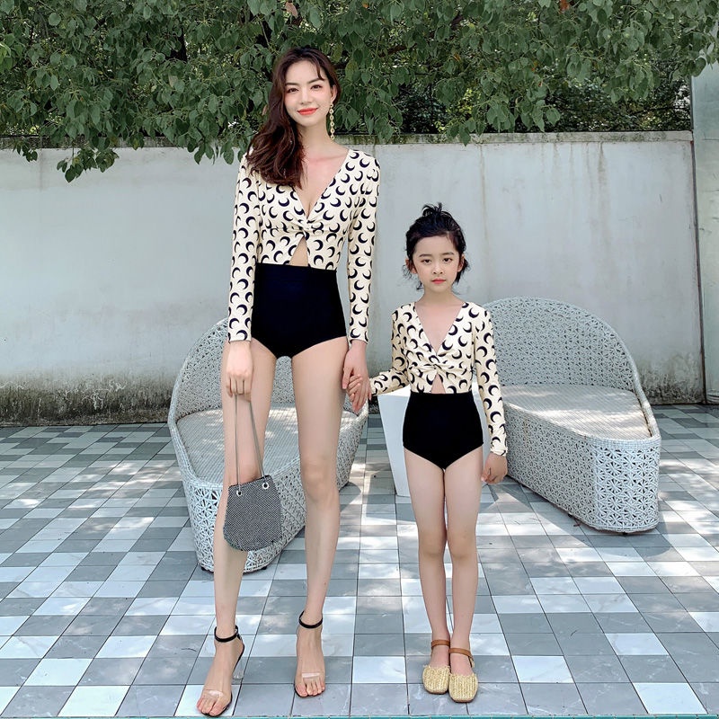 Bộ Đồ Bơi Tay Dài Che Bụng Dành Cho Mẹ Và Bé Phong Cách Mới