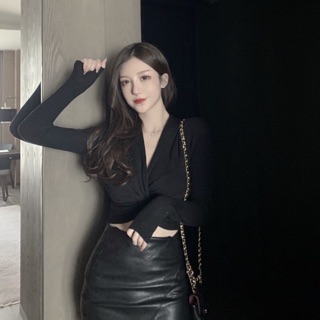 Áo croptop xoắn bụng
