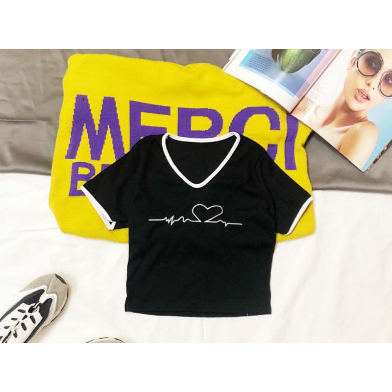 Áo croptop thêu chữ