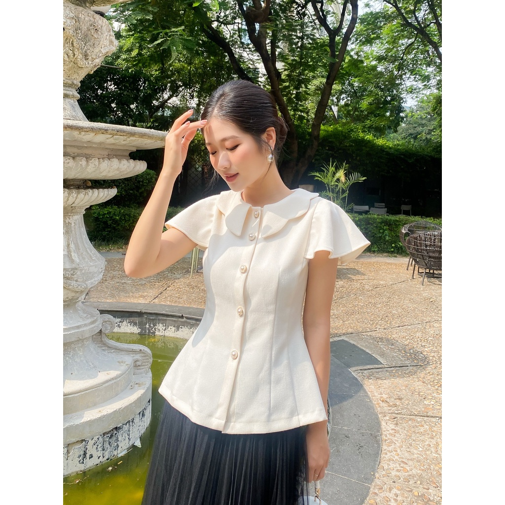 Set bán lẻ gồm áo be kiểu và chân váy đen ren YAME  YA29