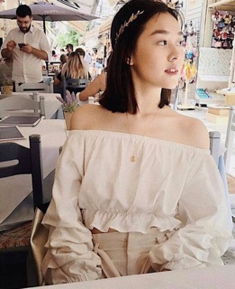 Croptop trễ vai tay bồng