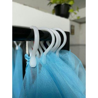 KHOEN GIỌT NƯỚC MÀN RÈM CỬA