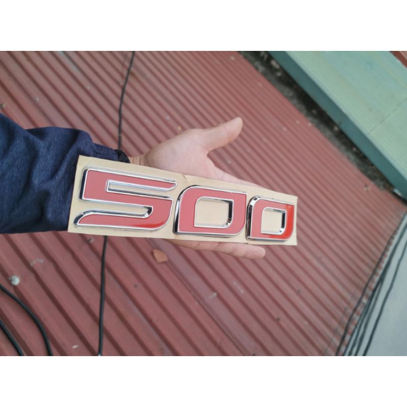 Số 500 đỏ dán đầu xe HINO 500 SERIES.
