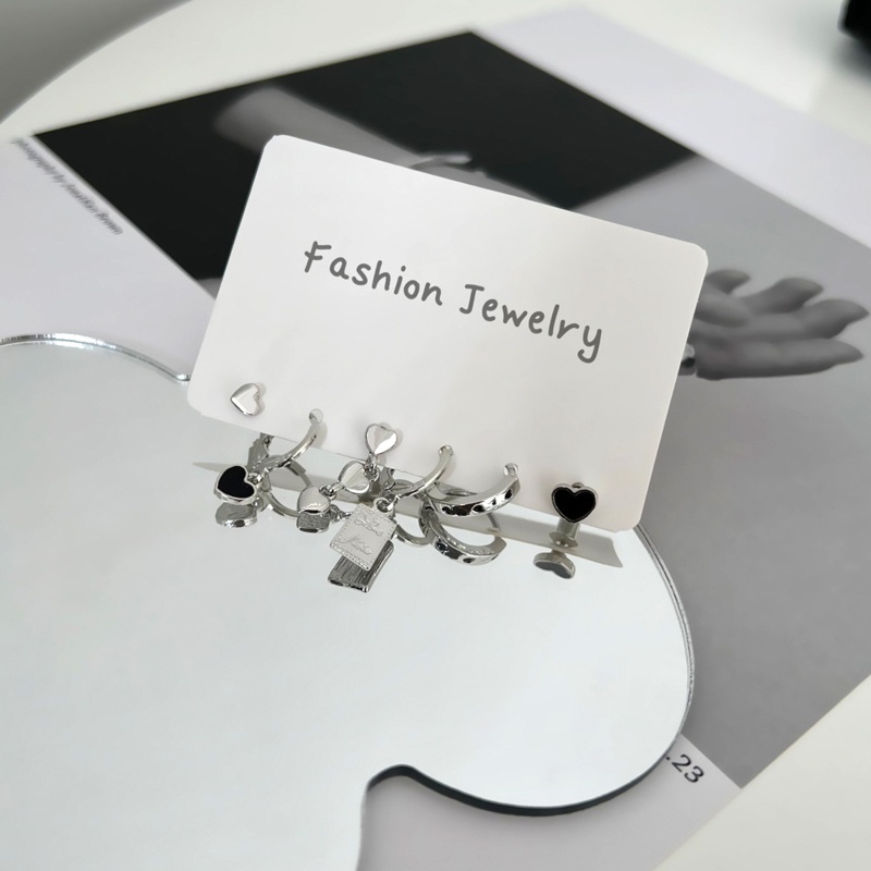 Arin Khuyên Tai Dây Xích Hình Trái Tim Màu Đen Phong Cách Đường Phố Nhật Hàn Cá Tính Dành Cho Bạn Nữ