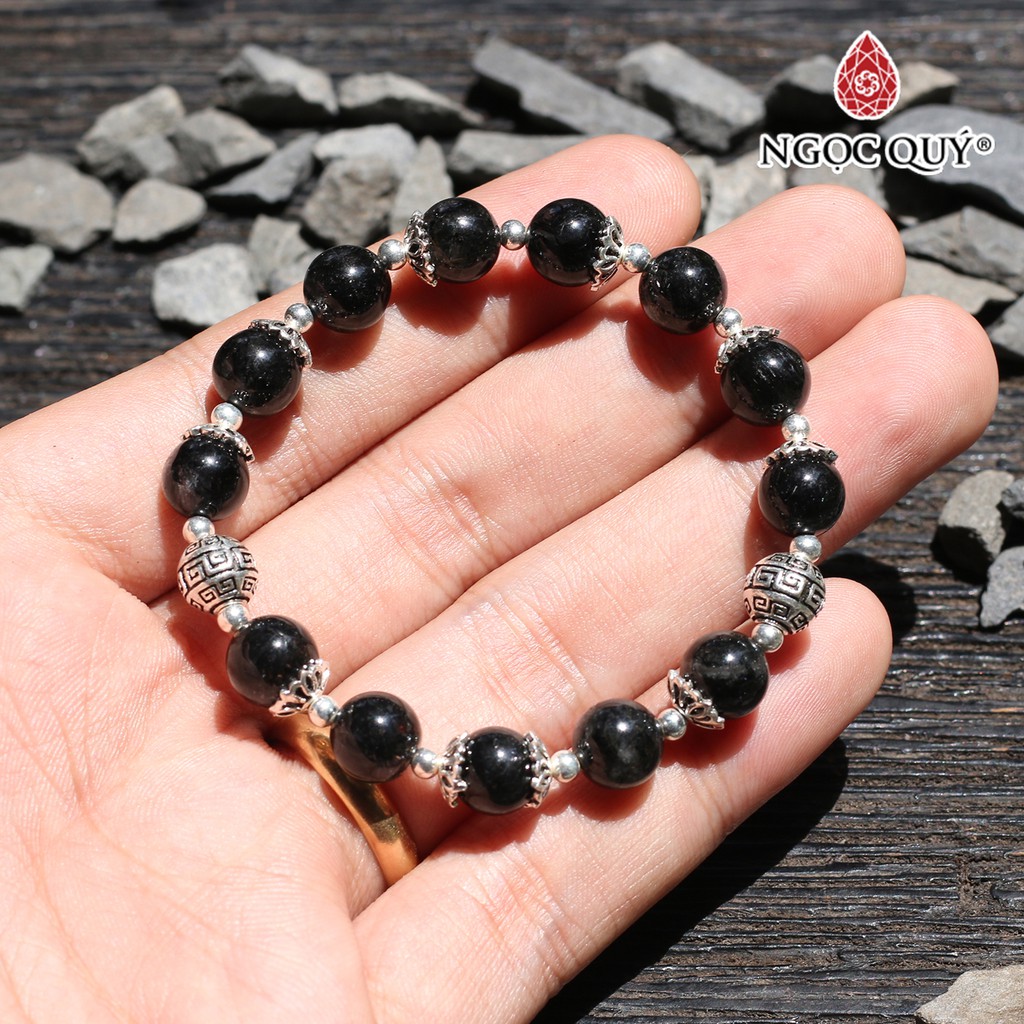 Vòng tay TA tóc đen charm bạc - Ngọc Quý