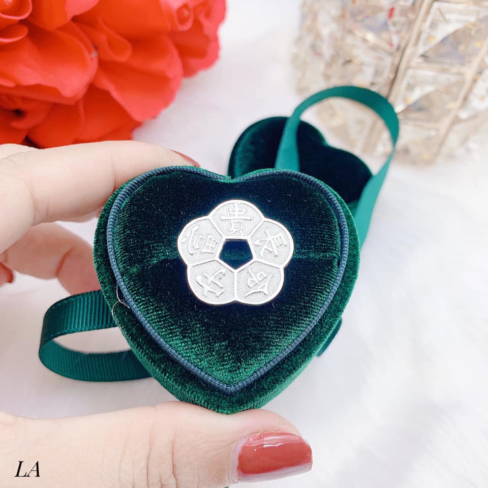 Đồng tiền hoa mai chất liệu bạc ta 2,5cm MS09h