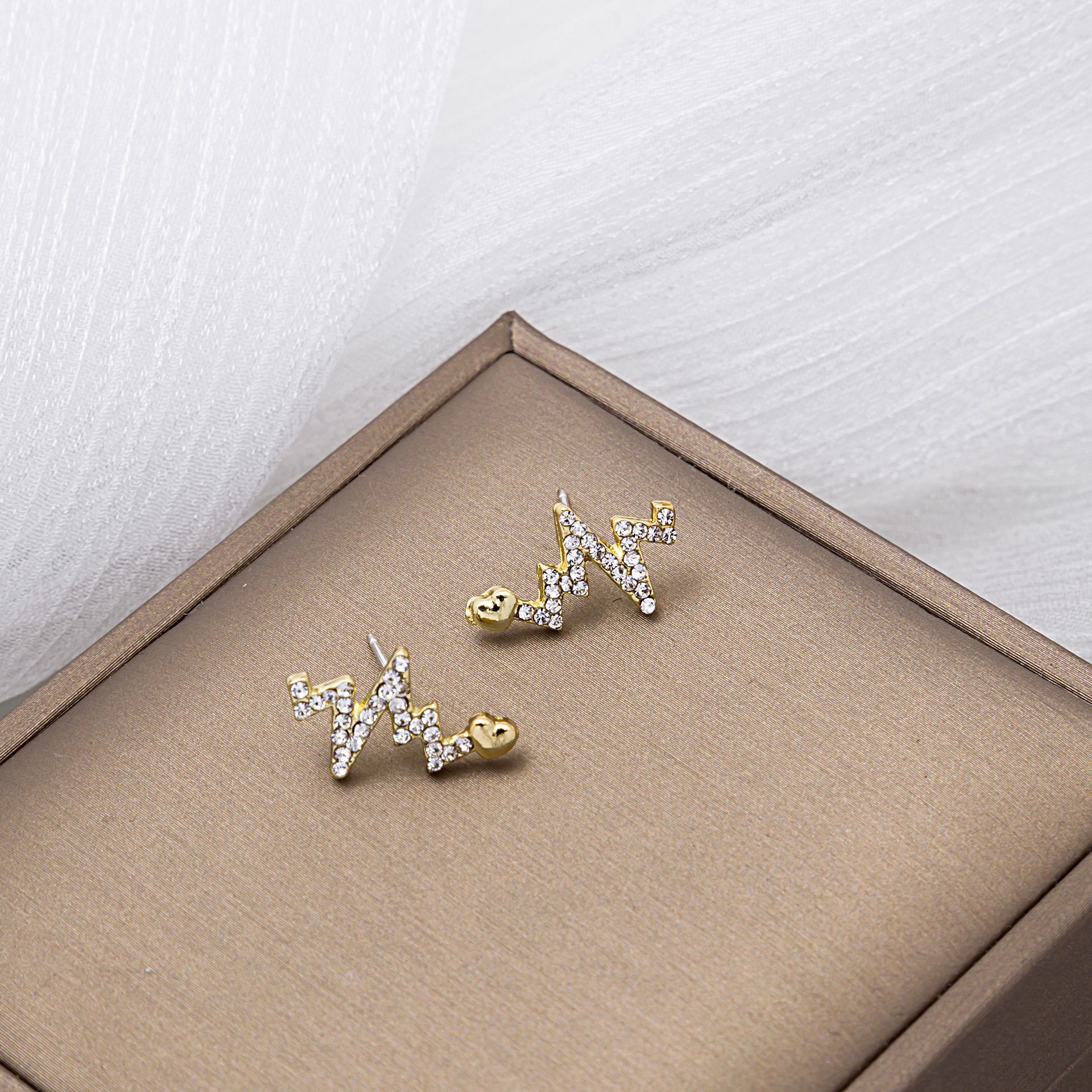 Silver Diamond Fashion Temperament Love Earrings Electrocardiogram Japan and Korea Cupid Asymmetrical Arrow Hanging Diamond Square Pearl Earrings Geometry Trend Earrings