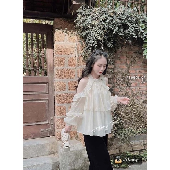 Áo tơ cổ yếm hai tầng khoét vai có lót