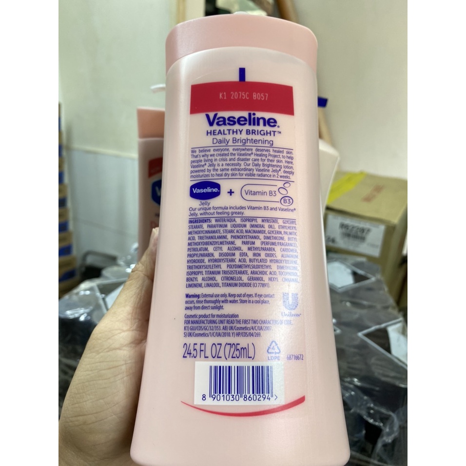 Kem, sữa dưỡng thể VASELINE Healthy nâng tone cho da 725ml chính hãng