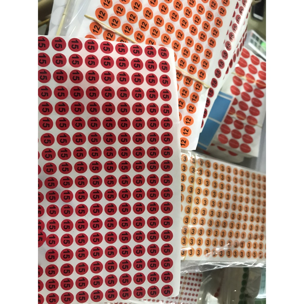 700 Tem mũi tên sticker dán lỗi sản phẩm kích thước 9x9mm phục vụ ngành may mặc, công nghiệp.