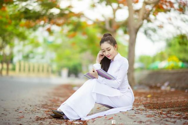 Áo dài trắng học sinh, chụp kỷ yếu, đi học