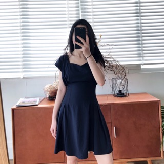 Váy kiểu cổ trái tim