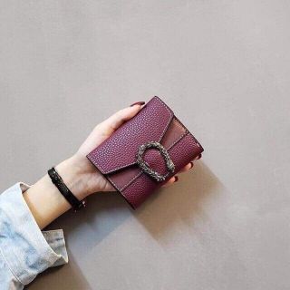 Ví cầm tay đầu rồng