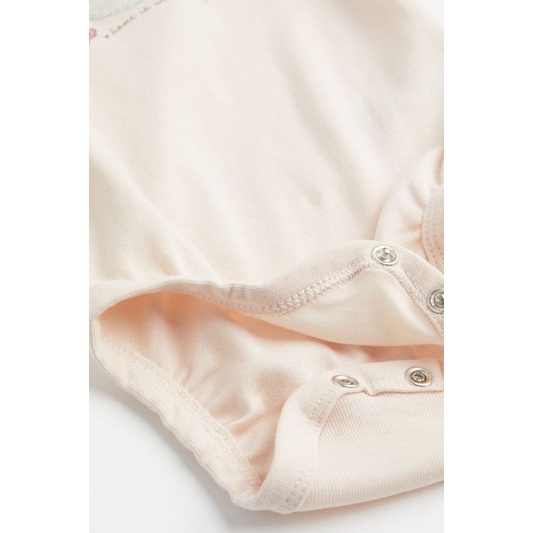 Set gồm áo quần kèm băng đô hồng xinh hoạ tiết thỏ săn sale China sz 2-4m đến 6-9m