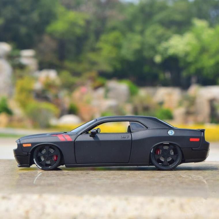 Mô hình xe 2008 Dodge Challenger 1:24 Maisto Customs