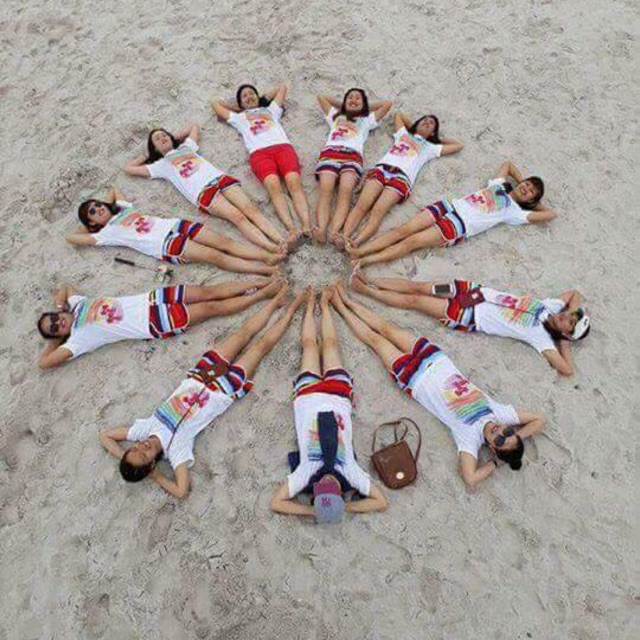 Quần đi biển nhóm hót