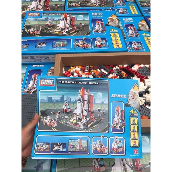 Lego xếp hình tàu vũ trụ